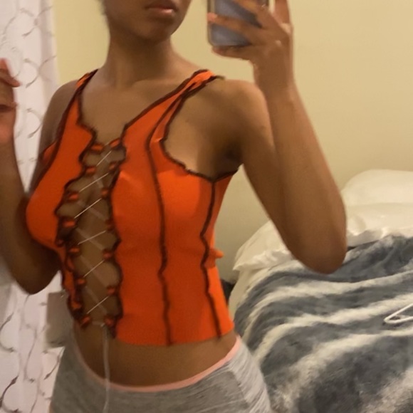 Lace-up crop top - Picture 3 of 3